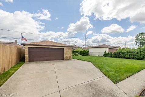 4751 Forest Edge Drive Brooklyn OH 44144
