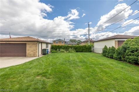 4751 Forest Edge Drive Brooklyn OH 44144