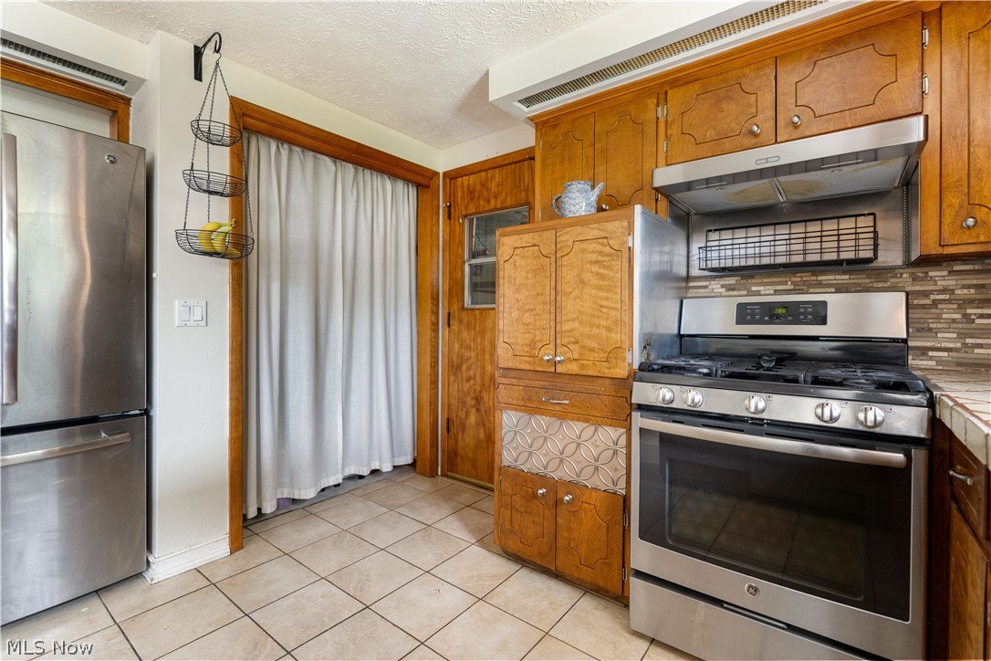 1516 Gulling Avenue Louisville OH 44641