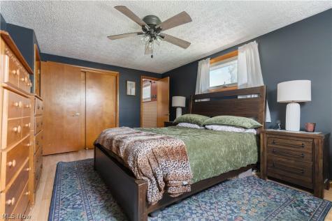 1516 Gulling Avenue Louisville OH 44641