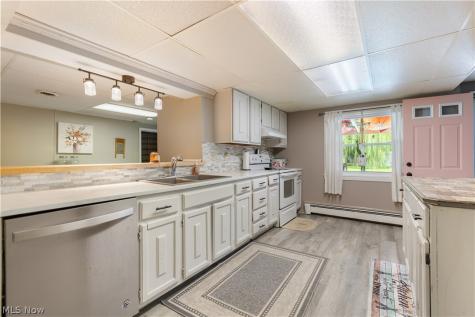 1516 Gulling Avenue Louisville OH 44641