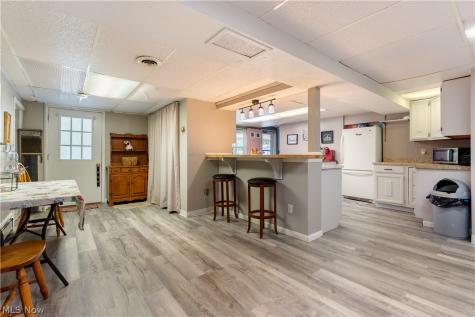 1516 Gulling Avenue Louisville OH 44641