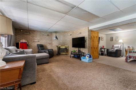 1516 Gulling Avenue Louisville OH 44641