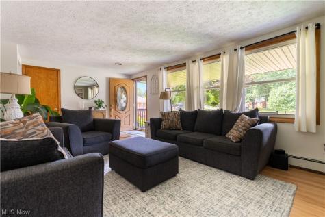 1516 Gulling Avenue Louisville OH 44641