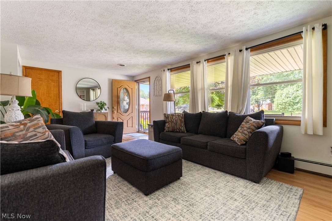 1516 Gulling Avenue Louisville OH 44641