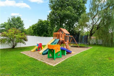 1516 Gulling Avenue Louisville OH 44641