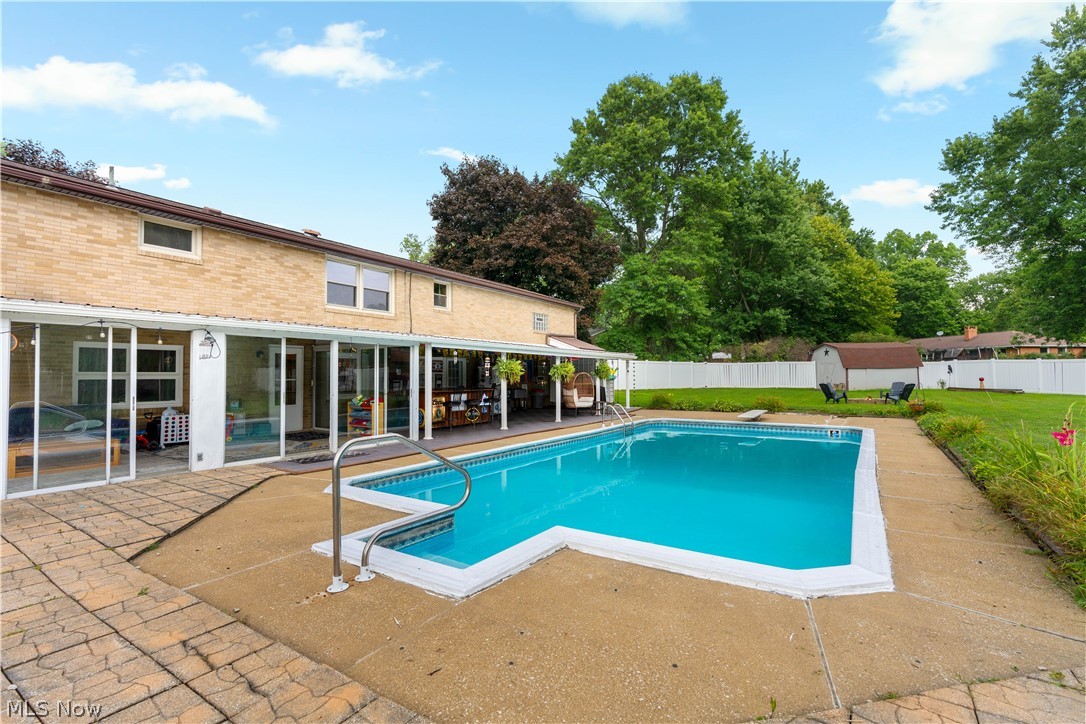 1516 Gulling Avenue Louisville OH 44641