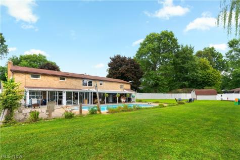 1516 Gulling Avenue Louisville OH 44641