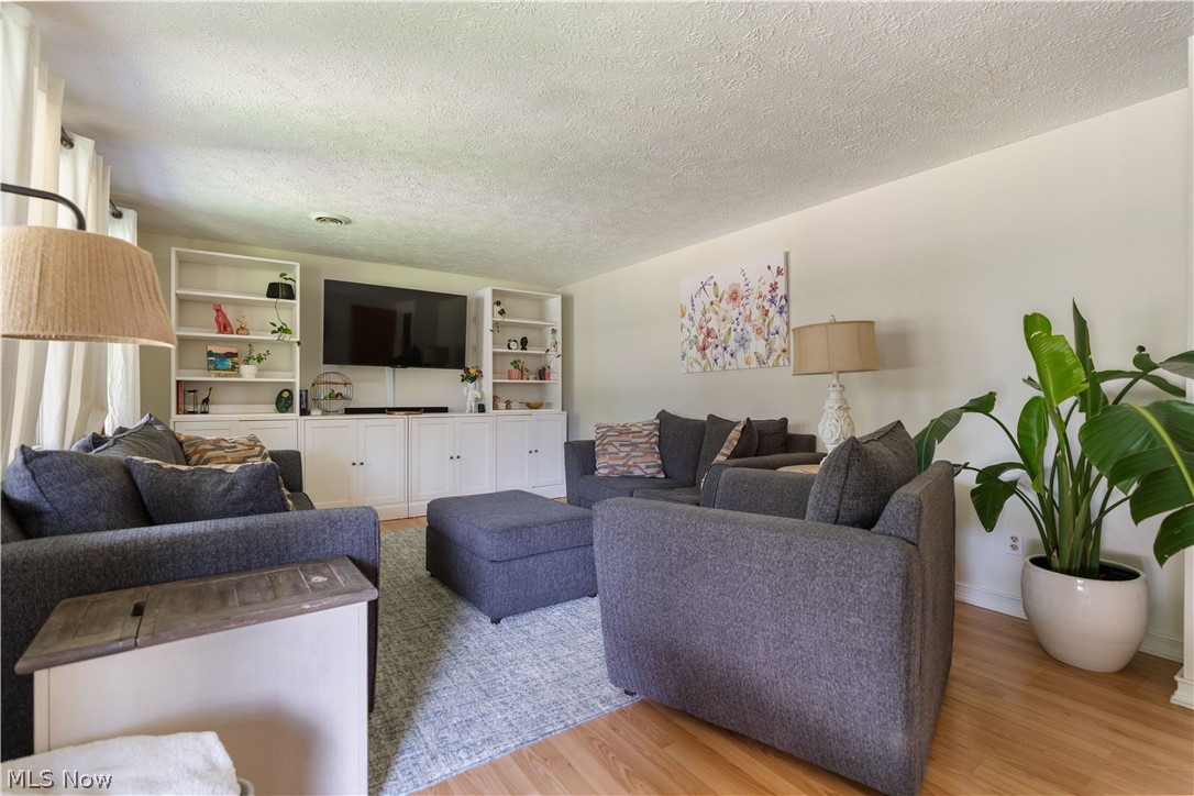 1516 Gulling Avenue Louisville OH 44641