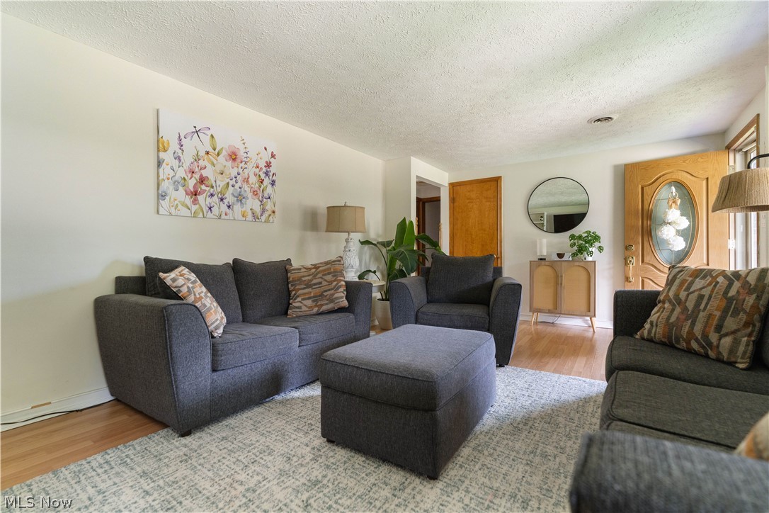 1516 Gulling Avenue Louisville OH 44641
