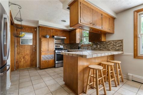 1516 Gulling Avenue Louisville OH 44641