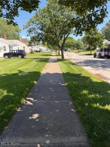 5141 Bridgewater Road Lyndhurst OH 44124