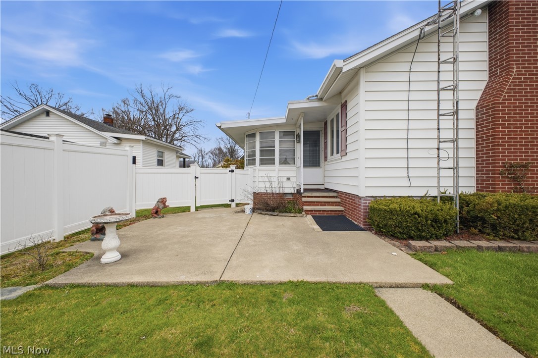 145 W Vermont Sebring OH 44672