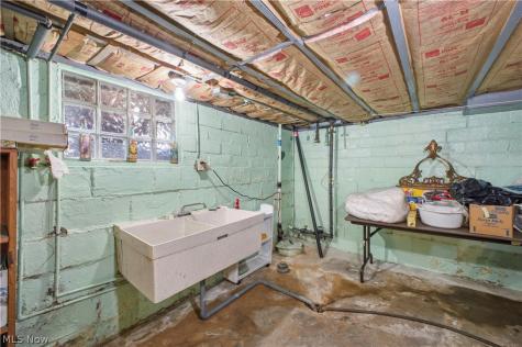 145 W Vermont Sebring OH 44672