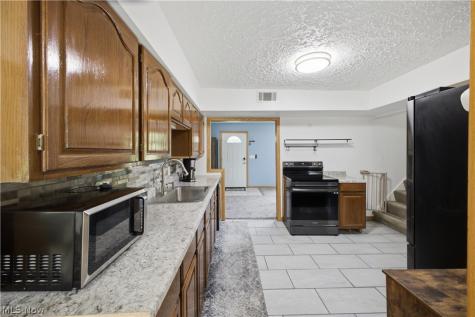 1057 Center Road Clinton OH 44216