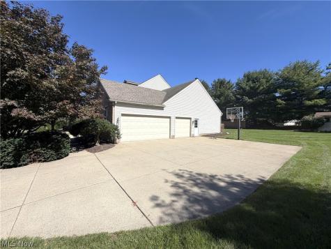 6636 Olde Stone Circle NE Canton OH 44721