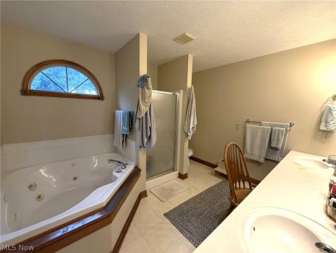 6636 Olde Stone Circle NE Canton OH 44721