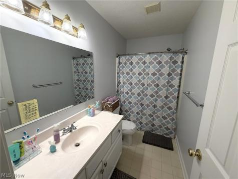 6636 Olde Stone Circle NE Canton OH 44721
