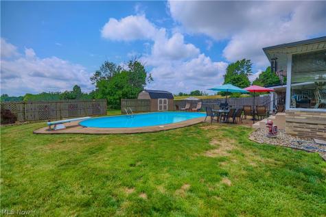 5244 Oakridge Drive Louisville OH 44641