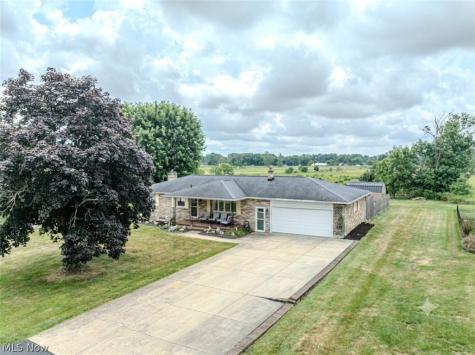 5244 Oakridge Drive Louisville OH 44641