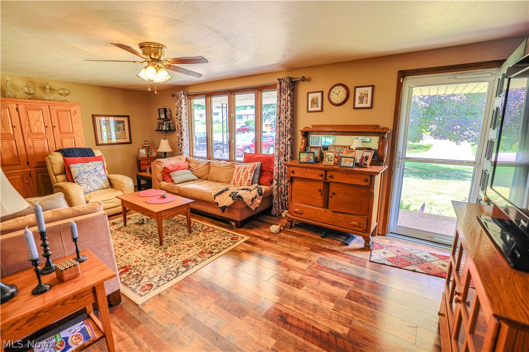 5244 Oakridge Drive Louisville OH 44641