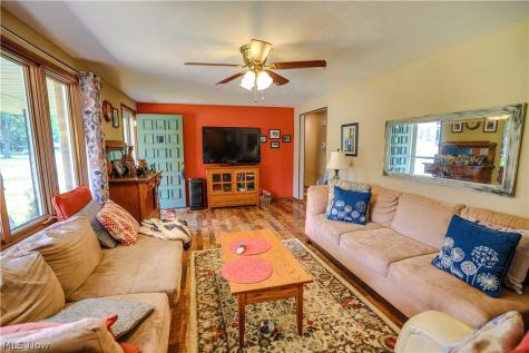 5244 Oakridge Drive Louisville OH 44641