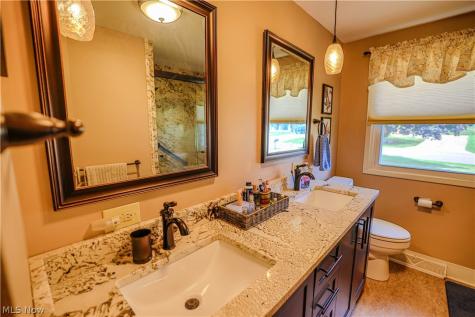 5244 Oakridge Drive Louisville OH 44641