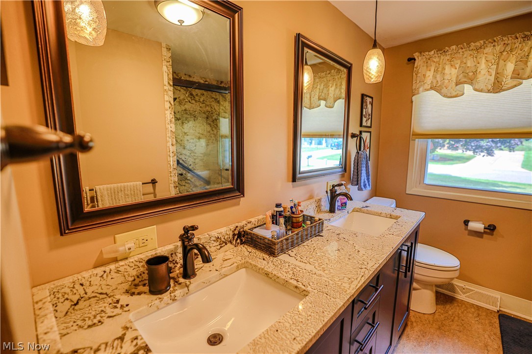 5244 Oakridge Drive Louisville OH 44641