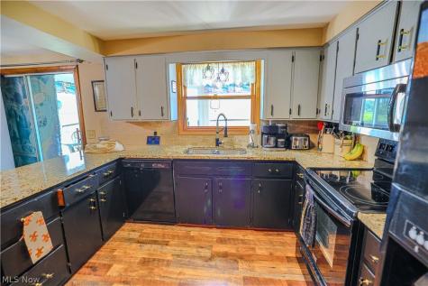 5244 Oakridge Drive Louisville OH 44641