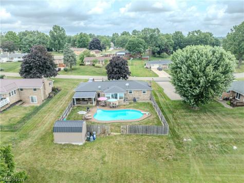 5244 Oakridge Drive Louisville OH 44641