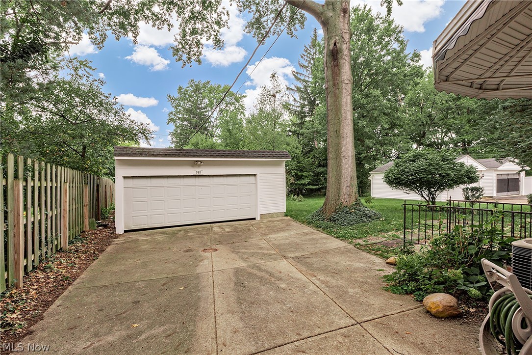 968 Englewood Road Cleveland Heights OH 44121
