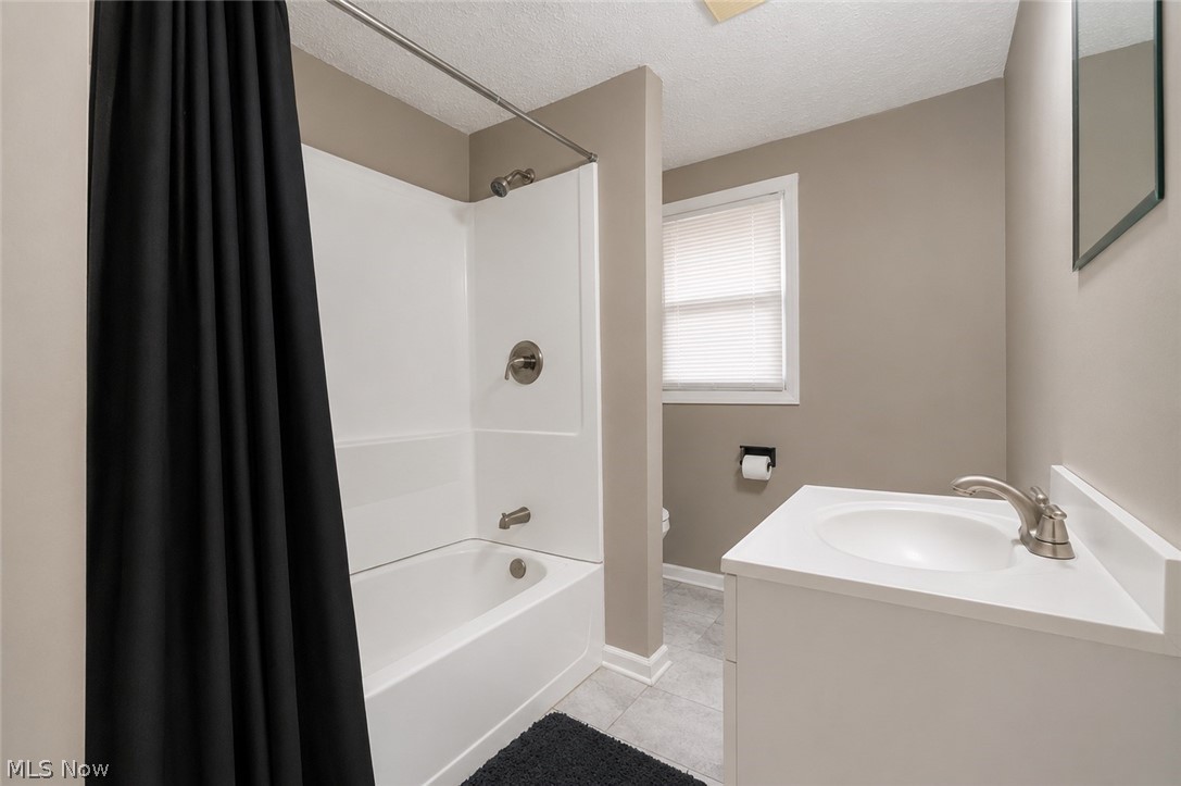 985 Bloomfield Avenue Akron OH 44302