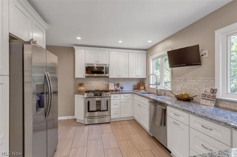 142 Bexley Drive Bedford OH 44146