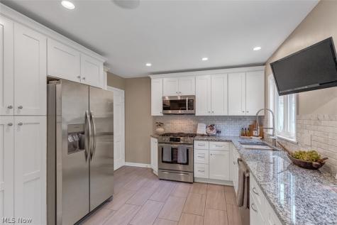 142 Bexley Drive Bedford OH 44146
