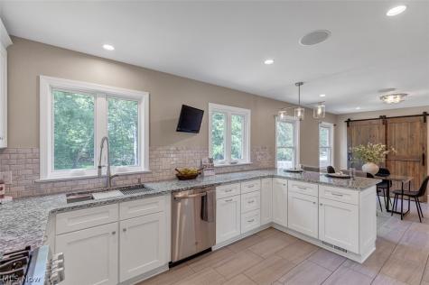 142 Bexley Drive Bedford OH 44146