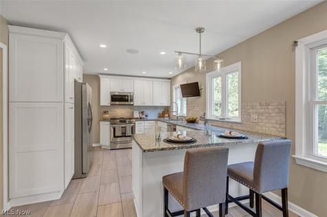 142 Bexley Drive Bedford OH 44146