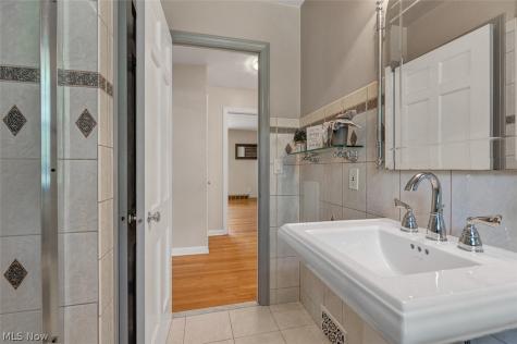 142 Bexley Drive Bedford OH 44146