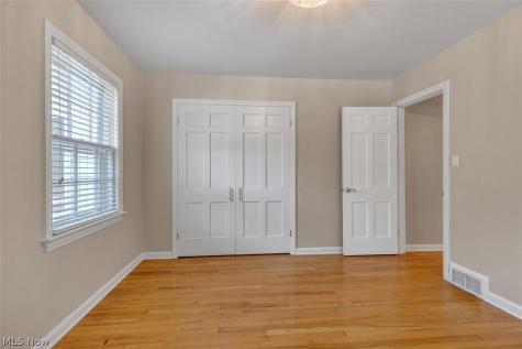 142 Bexley Drive Bedford OH 44146