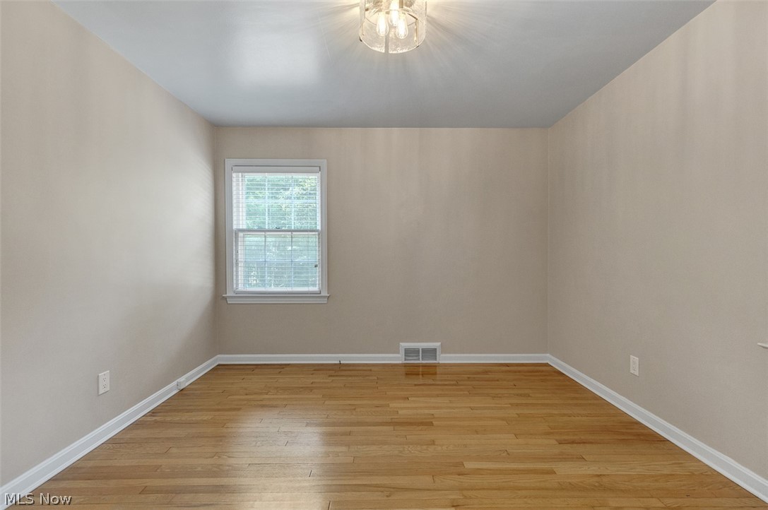 142 Bexley Drive Bedford OH 44146