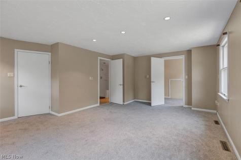 142 Bexley Drive Bedford OH 44146