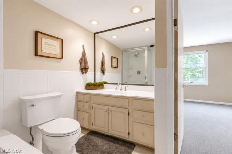 142 Bexley Drive Bedford OH 44146