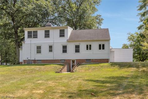 142 Bexley Drive Bedford OH 44146