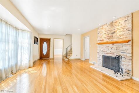 142 Bexley Drive Bedford OH 44146
