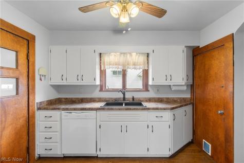 168 22nd Street NW Barberton OH 44203