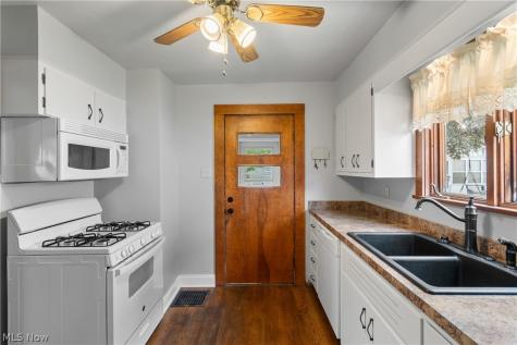 168 22nd Street NW Barberton OH 44203