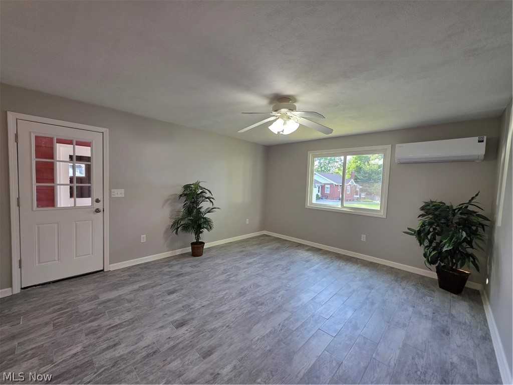 446 N Middle Street Columbiana OH 44408