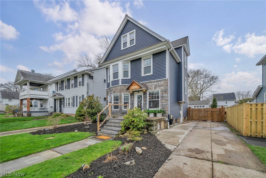 1302 Bonnieview Avenue Lakewood OH 44107