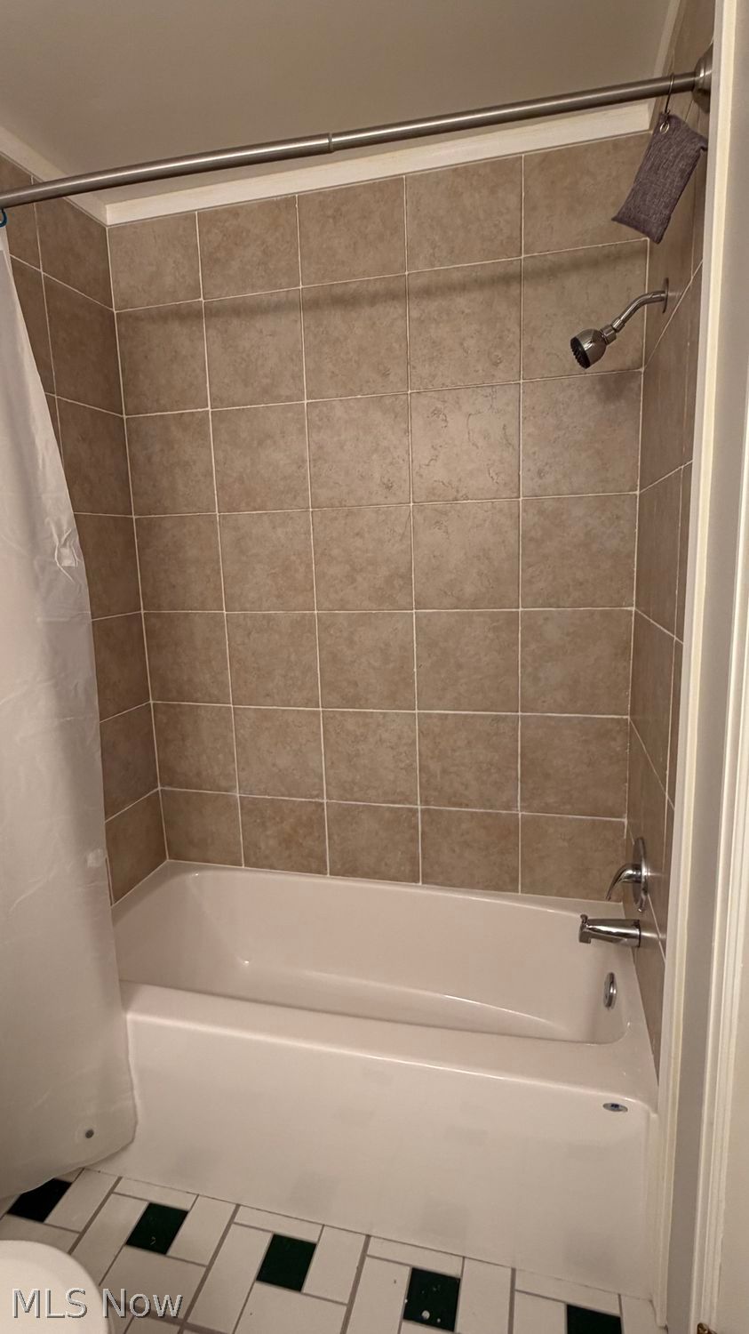 5108 Meadow Wood Boulevard Lyndhurst OH 44124