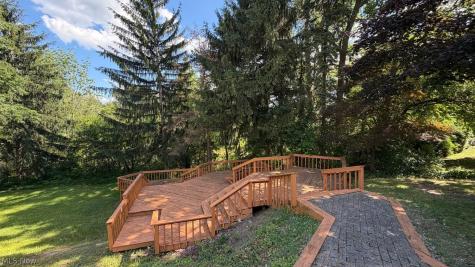 5108 Meadow Wood Boulevard Lyndhurst OH 44124