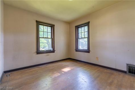 809 Easton Street NE Canton OH 44721
